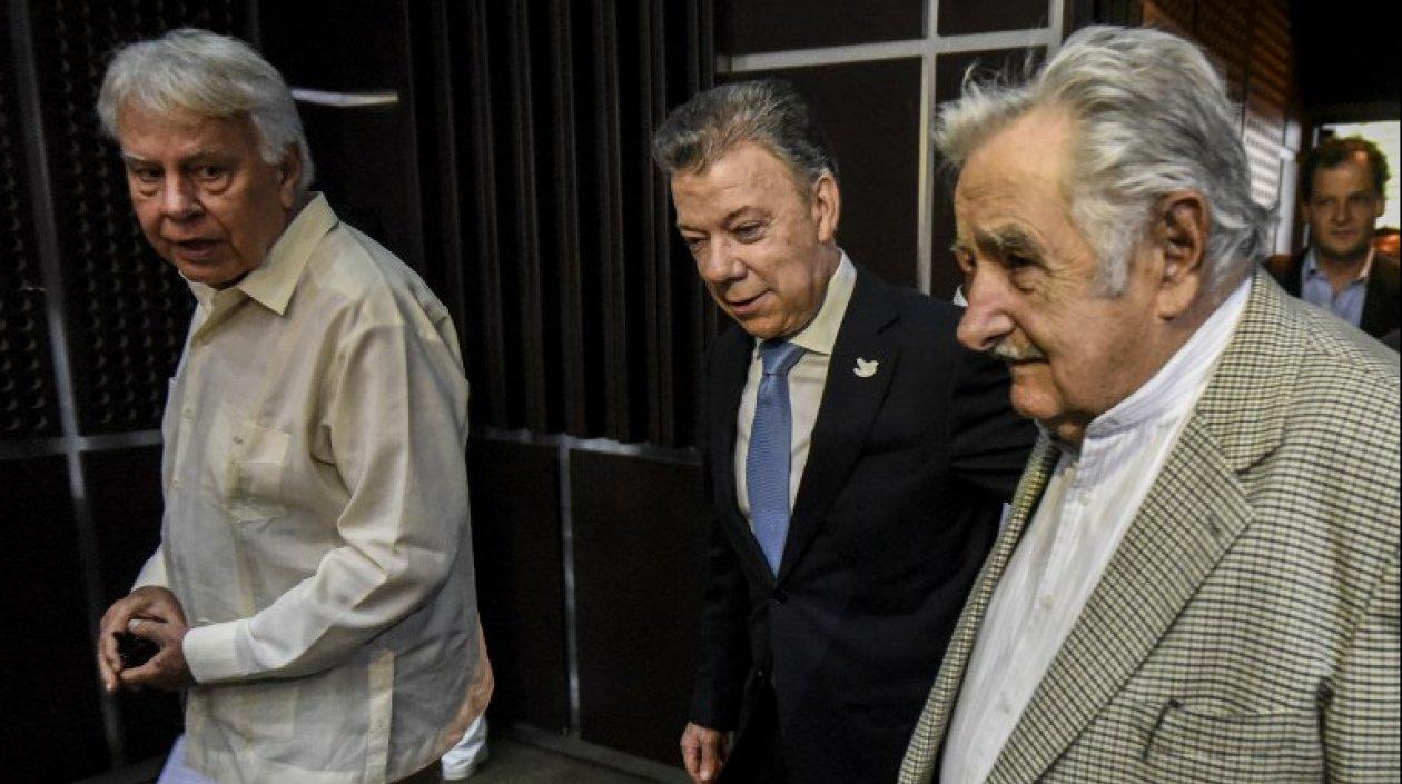 Los expresidentes González y Mujica se reunirán con Santos en Cartagena.