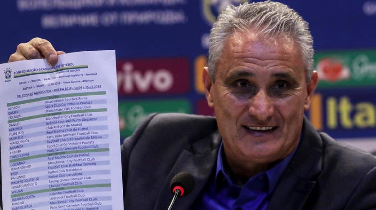El entrenador de la selección brasileña de fútbol, Tite, ofrece la convocatoria de jugadores brasileños seleccionados para disputar el Mundial de Rusia.