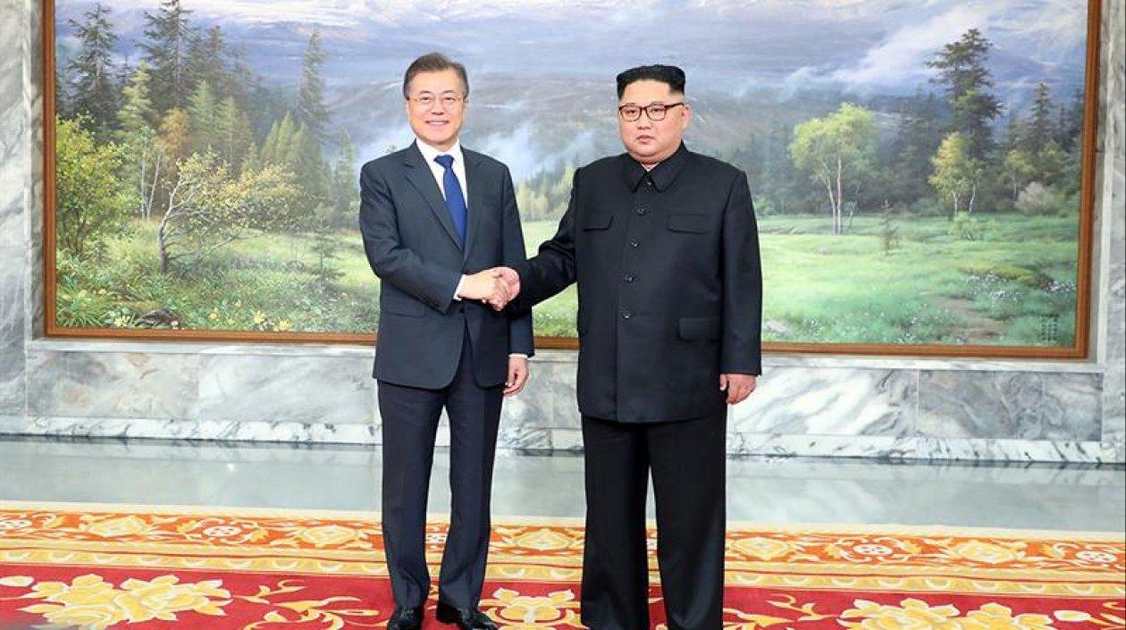 El presidente de Corea del Sur, Moon Jae-in, y el líder del Norte, Kim Jong-un.