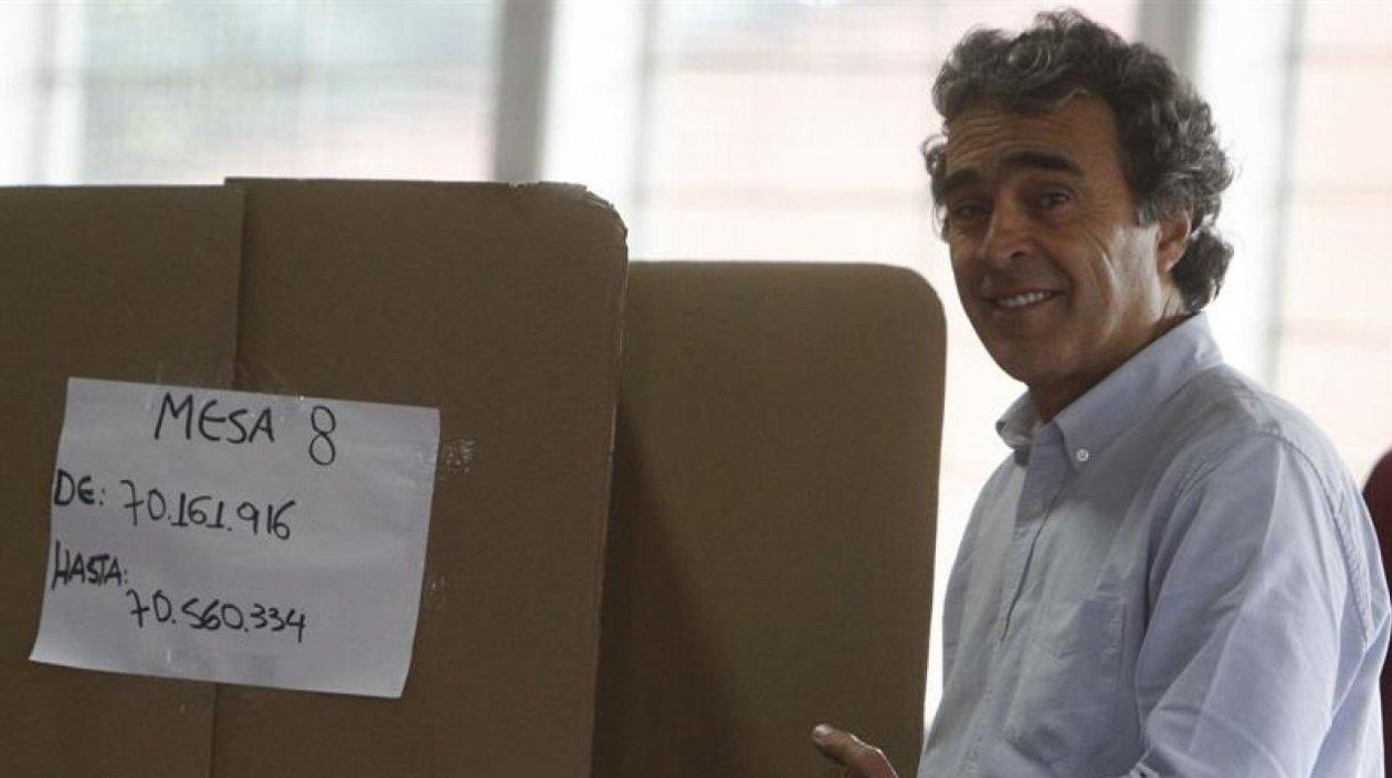Sergio Fajardo, votando el día de la primera vuelta