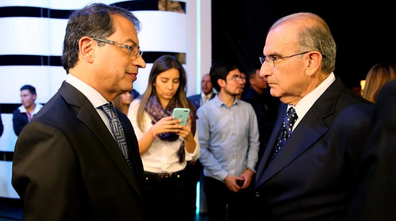 El candidato presidencial Gustavo Petro y el liberal Humberto de la Calle