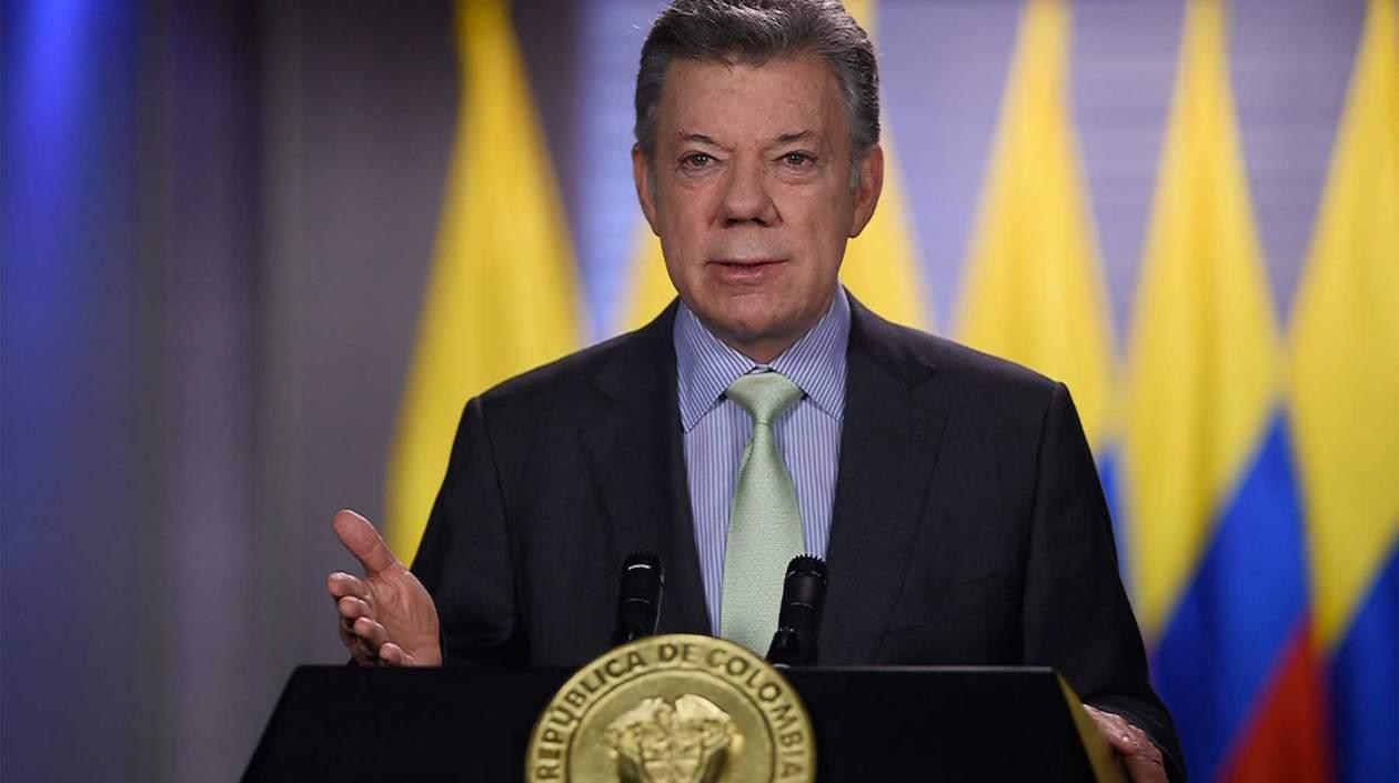 Presidente Santos durante la alocución presidencial, invitando a votar.