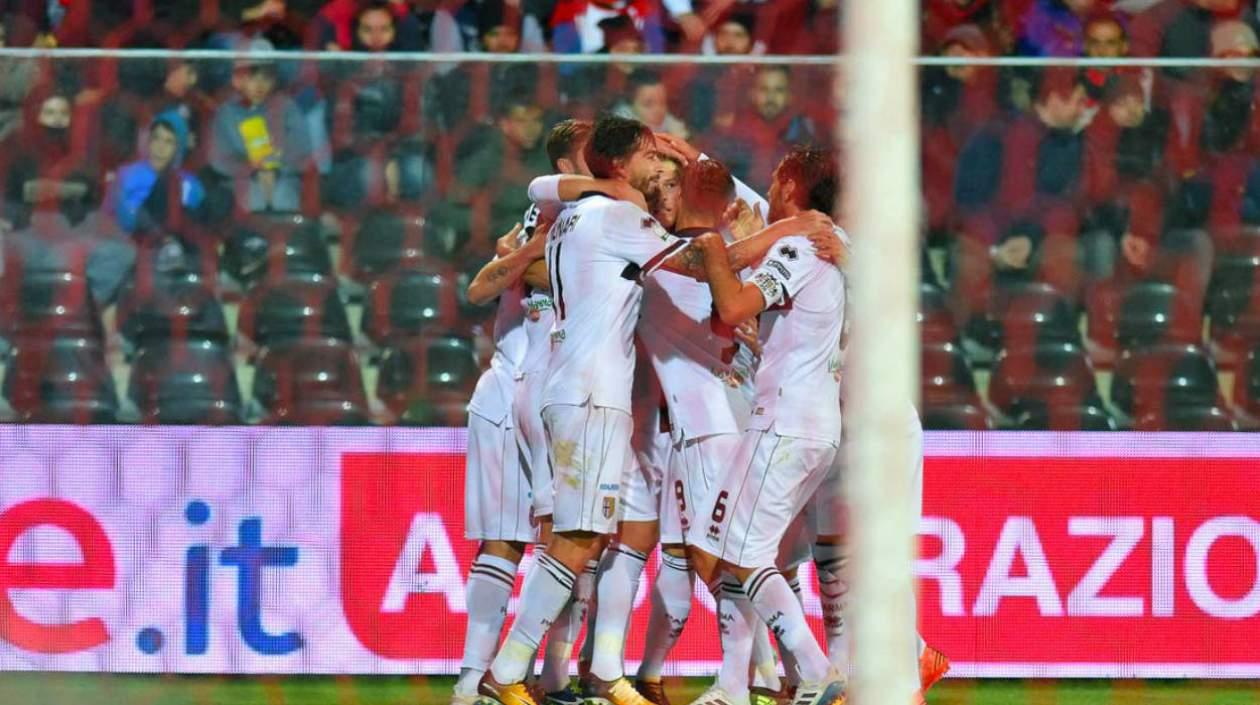 Jugadores del Parma celebran un gol. 