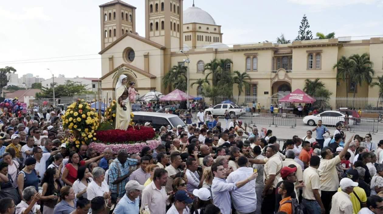 Con devoción, barranquilleros acompañaron a la Virgen del Carmen en una procesión.