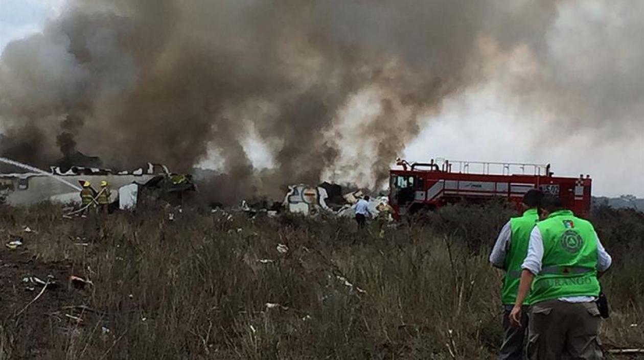  Fotografía cedida por la Coordinación Estatal de Protección Civil (CPCE) del estado de Durango, del avión de pasajeros de la aerolínea Aeroméxico que se estrelló hoy,