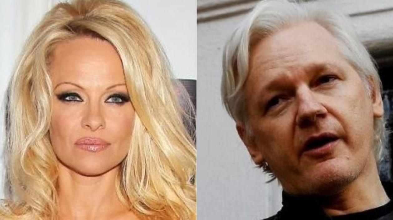 La modelo y activista Pamela Anderson y Julian Assange.