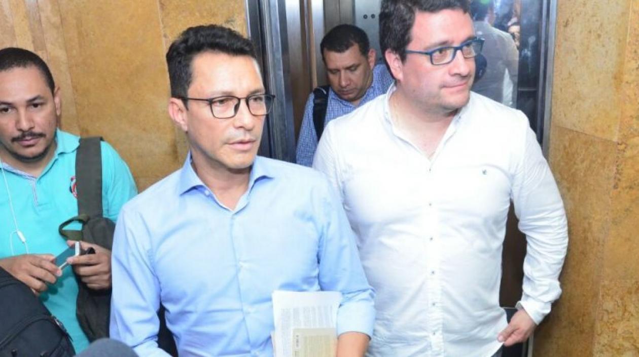 Carlos Caicedo, exalcalde de Santa Marta, en la foto con su abogado Iván Cancino.