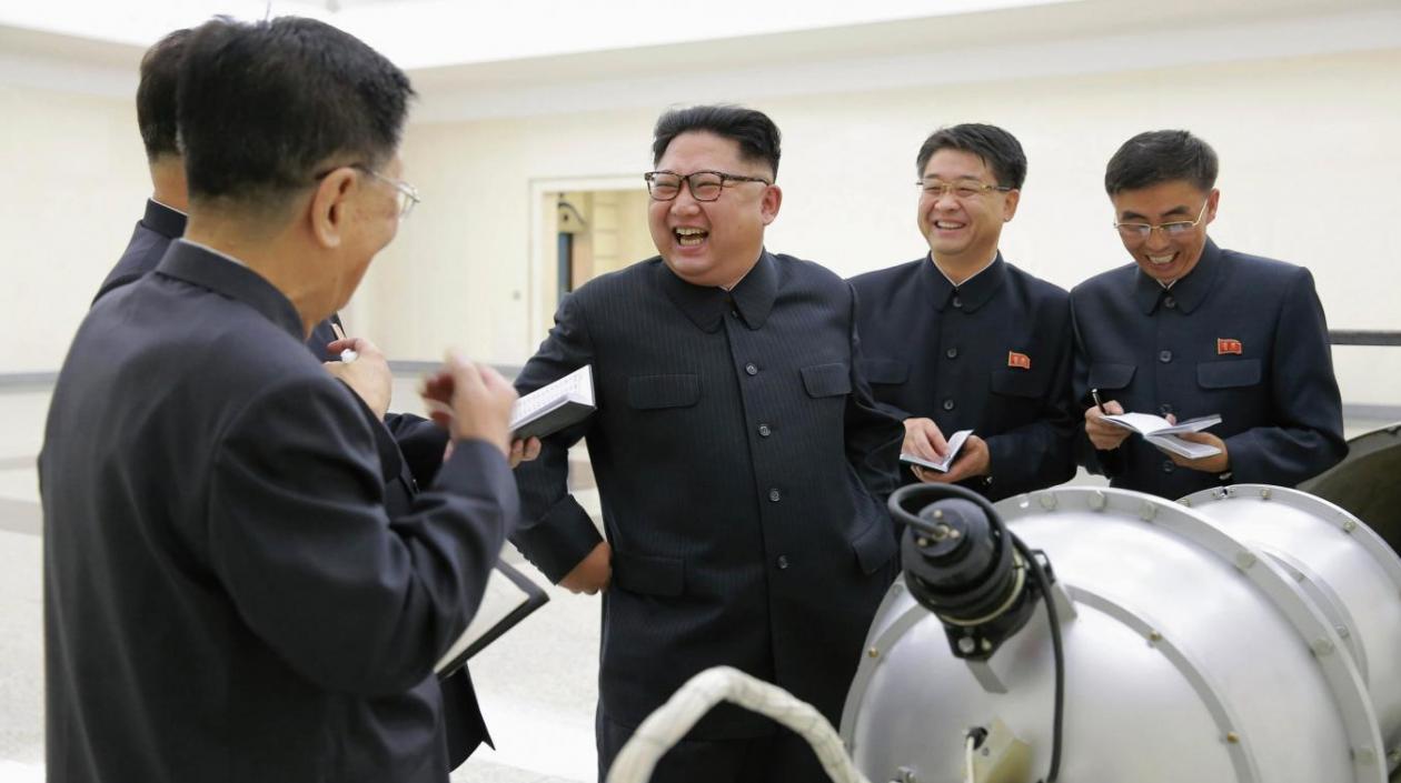 Los inspectores no tienen acceso a ninguna instalación nuclear en Corea del Norte. Foto de archivo del líder norcoreano en una de las pruebas.