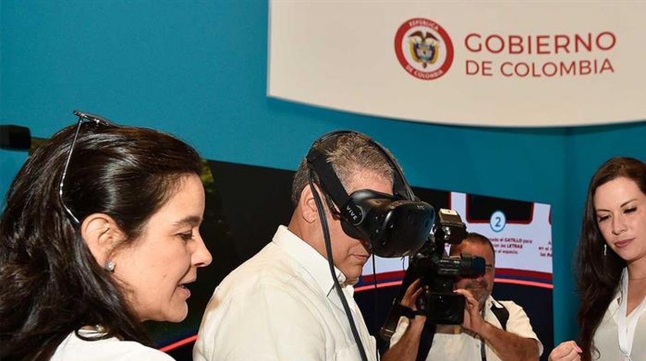 La Ministra de las TIC, Sylvia Constaín, y el Presidente Iván Duque.