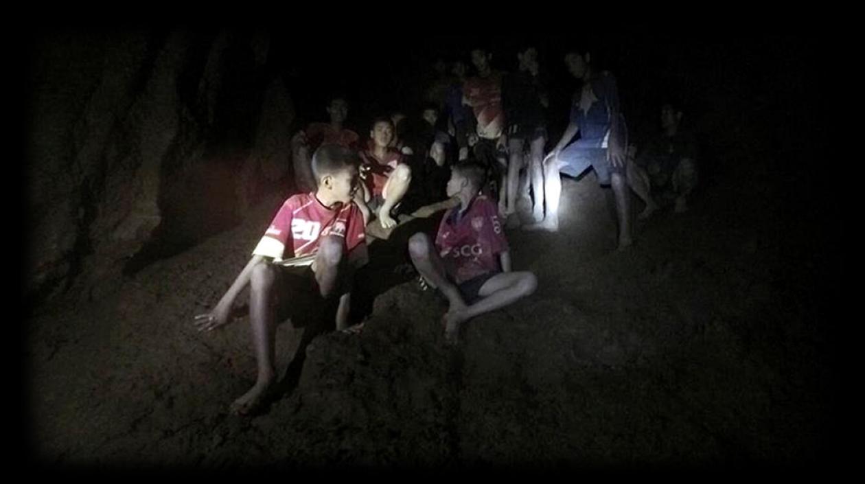 Niños atrapados en la cueva. 