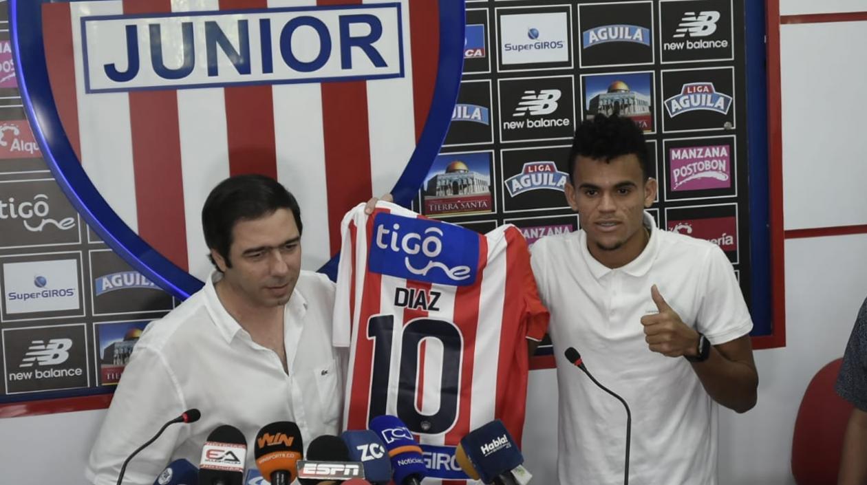 El presidente de Junior, Antonio Char, y el delantero Luis Díaz.