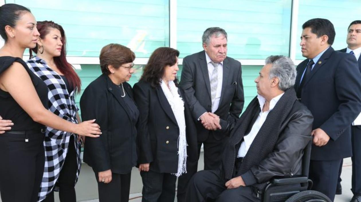 El Presidente de Ecuador tuvo el encuentro con familiares de la cadete muerta, antes de viajar a Suiza.