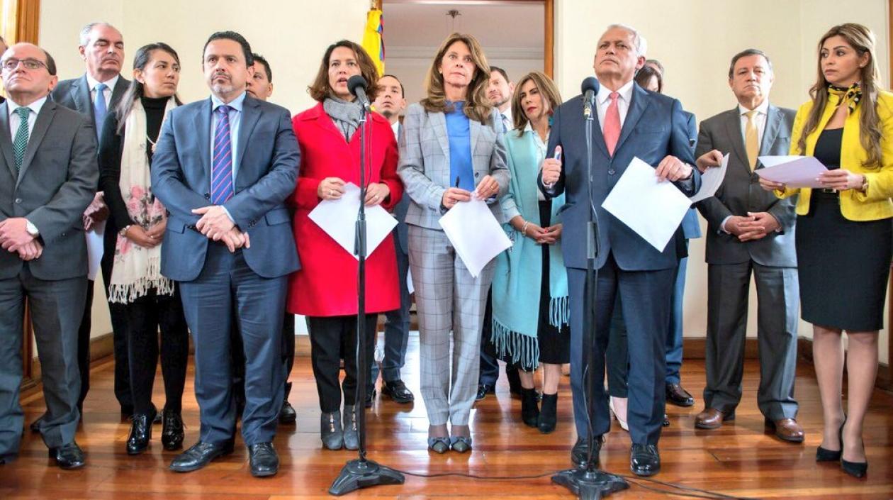 El Alto Comisonado de Paz, Miguel Ceballos; la Ministra del Interior, Nancy Gutiérrez; la Vicepresidenta Marta Lucía Ramírez y el presidente del Partido Conservador, Hernán Andrade.