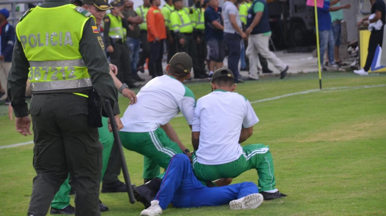 Graves disturbios se registraron en el estadio Sierra Nevada en Santa Marta