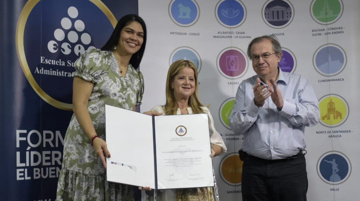 Sandra Plata, Directora Regional de la Esap; la Gobernadora electa de Atlántico Elsa Noguera y Mauricio Vasco, Subdirector de Alto Gobierno.