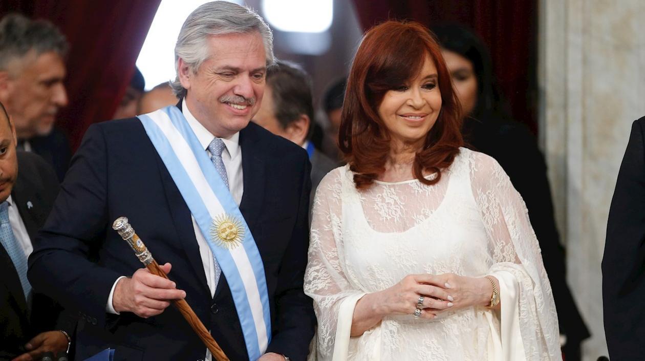 Alberto Fernández asumió este martes la Presidencia de Argentina. A su lado Cristina Fernández, su vicepresidenta.