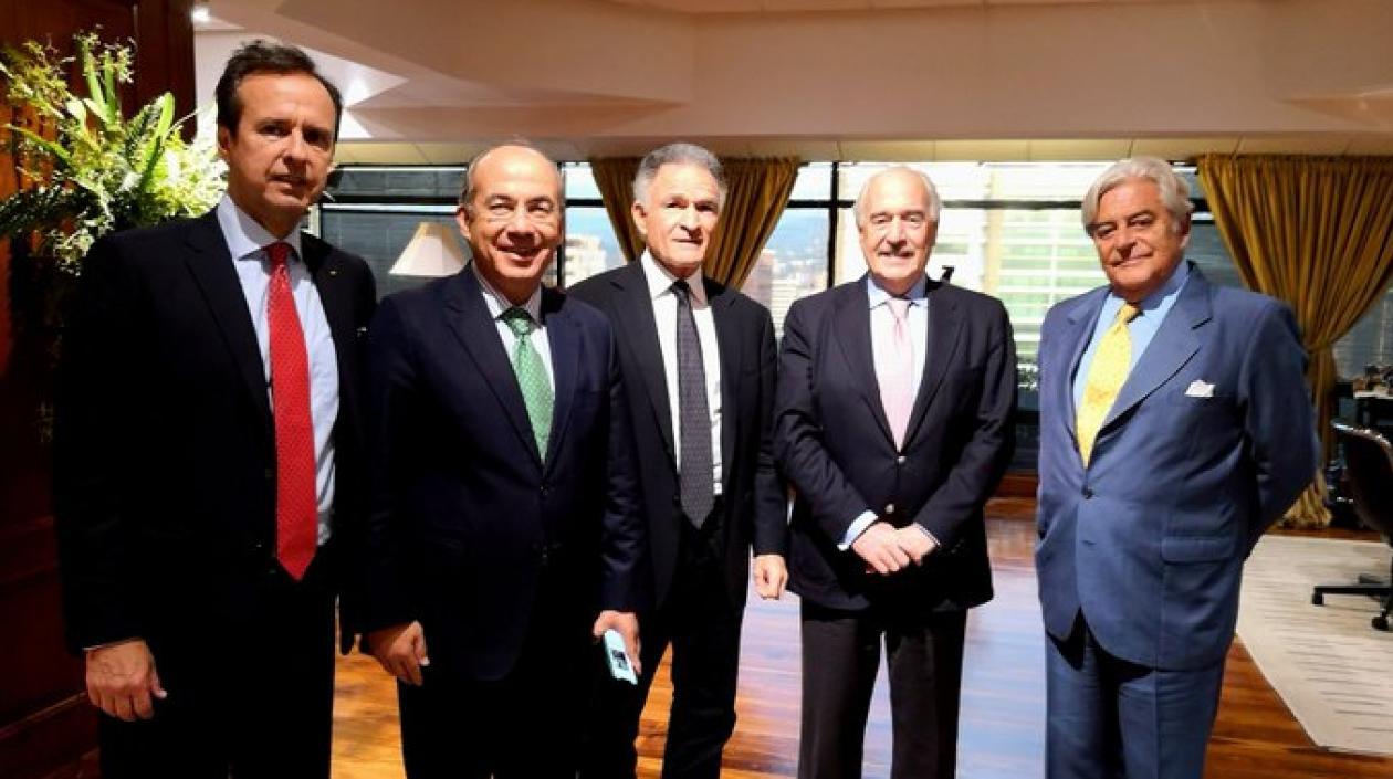 El expresidente Pastrana en compañía de otros expresidentes latinoamericanos.