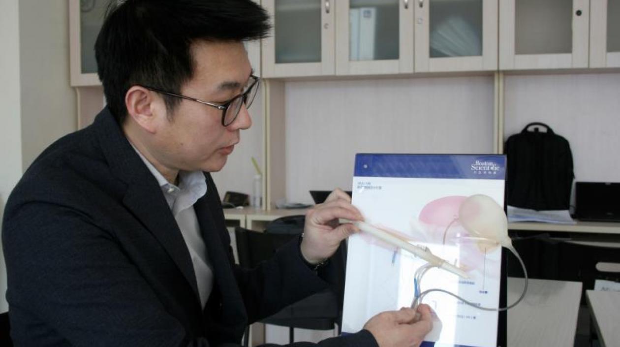El médico Tian Long practicó el año pasado "cientos" de operaciones de penes.