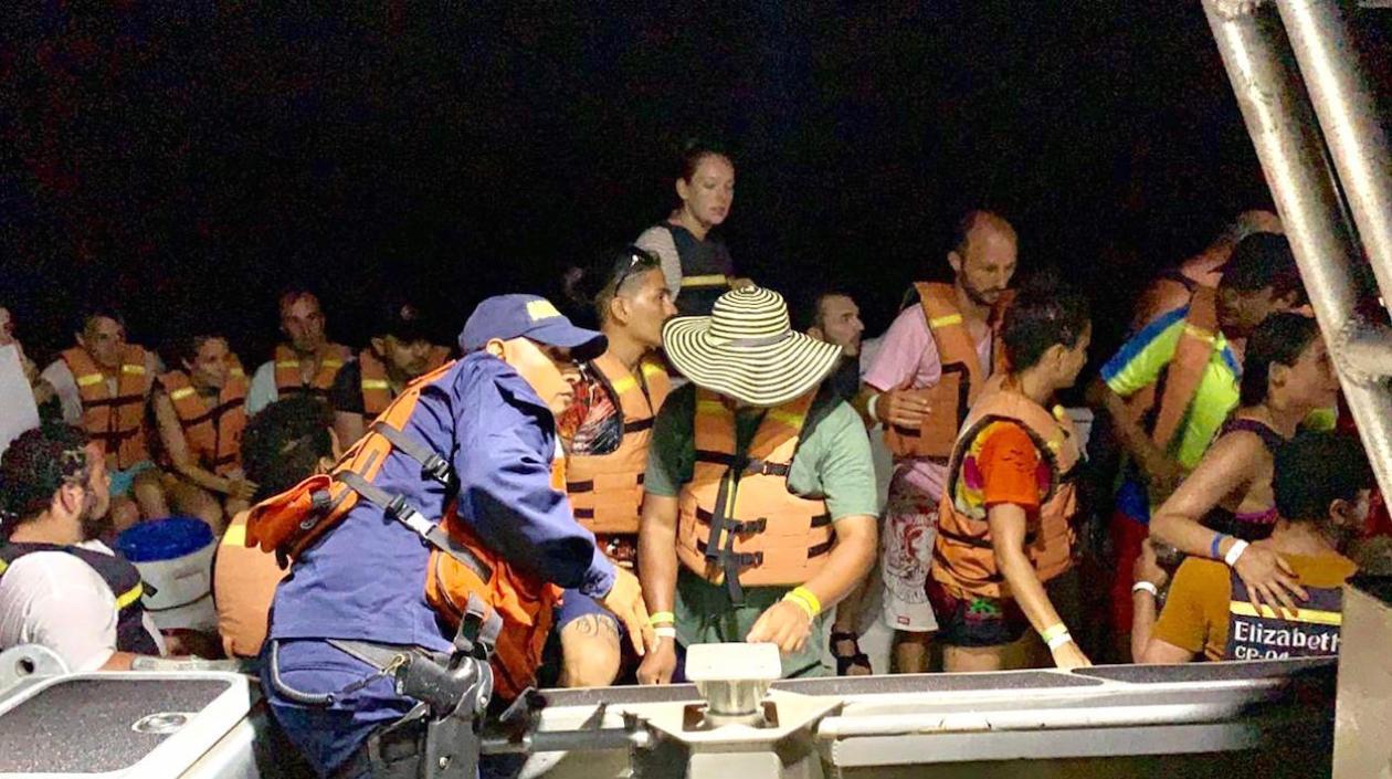 Los turistas fueron rescatados sanos y salvos.