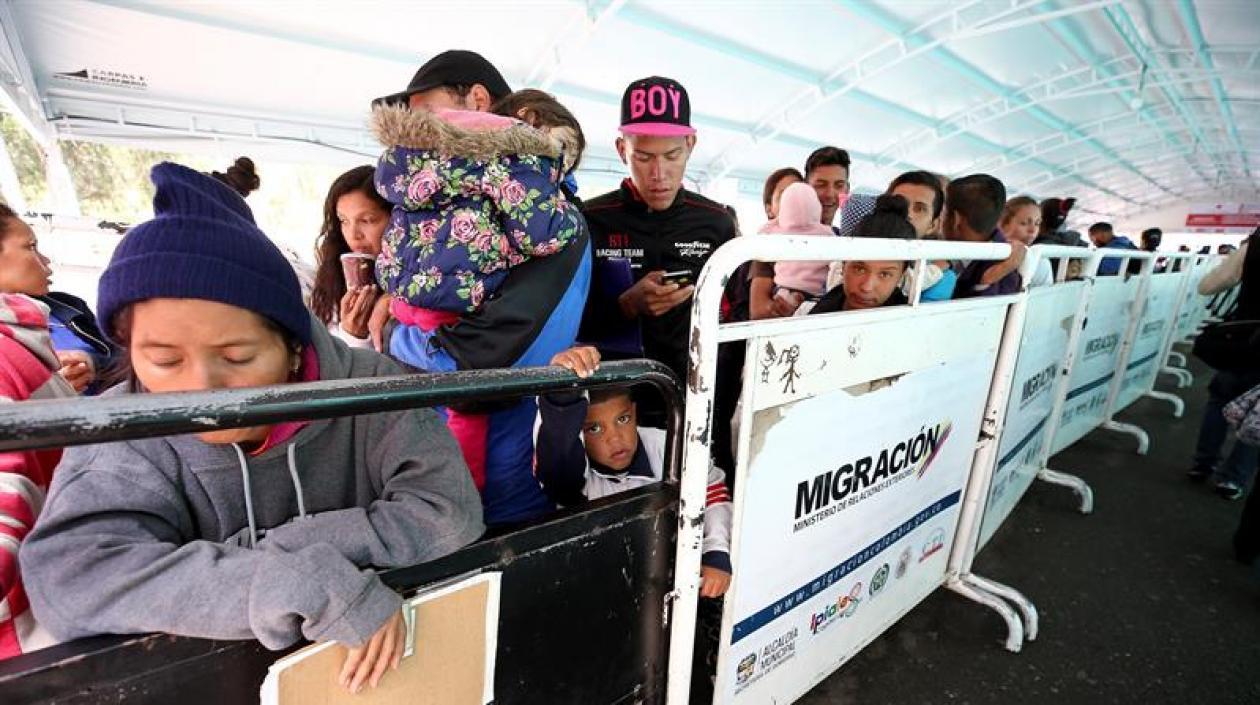 Los venezolanos que llegan las vallas de Migración, en Ecuador.