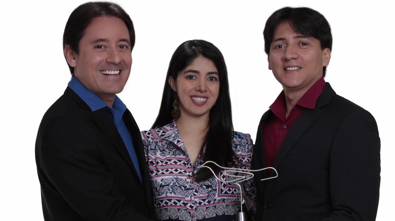 El docente de Unimetro Carlos Alfonso Ardila Duarte, con Vanessa Bendek Mendiwelso y Carlos Julio Ardila Duarte.