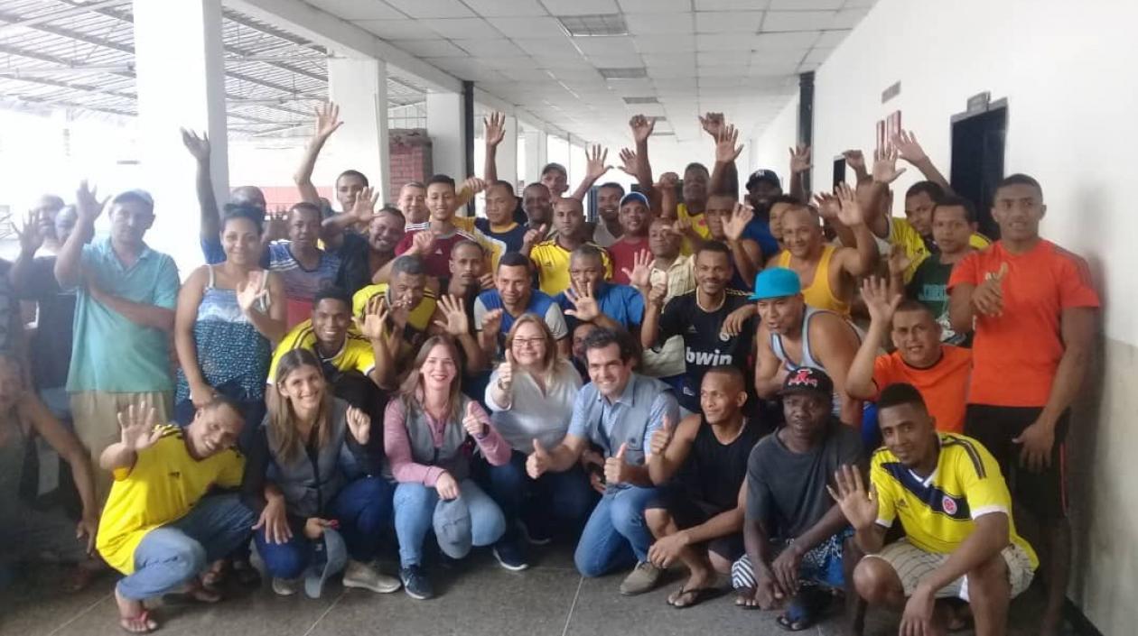 Foto de los 59 connacionales que llegarán hoy a Colombia.