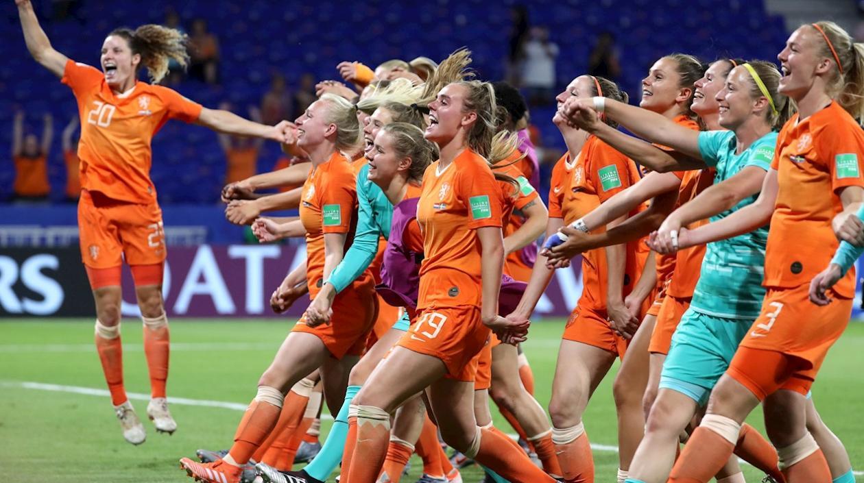 Holandesas celebran el paso a la final del Mundial de Fútbol.