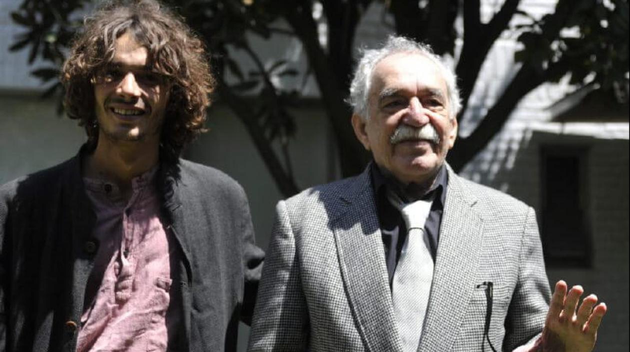 Mateo García Elizondo junto a su abuelo y Nobel de Literatura Gabriel García Márquez