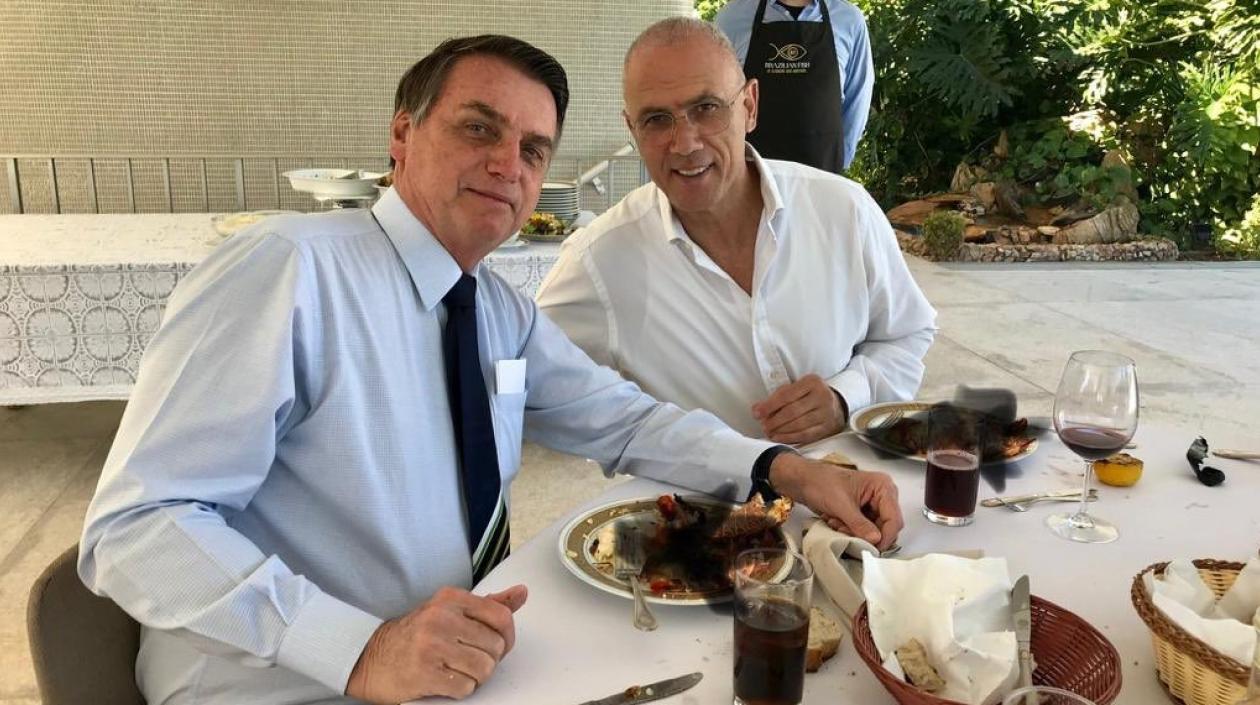 Jair Bolsonaro, presidente de Brasil, y Yossi Sheli, embajador de Israel en Brasil.