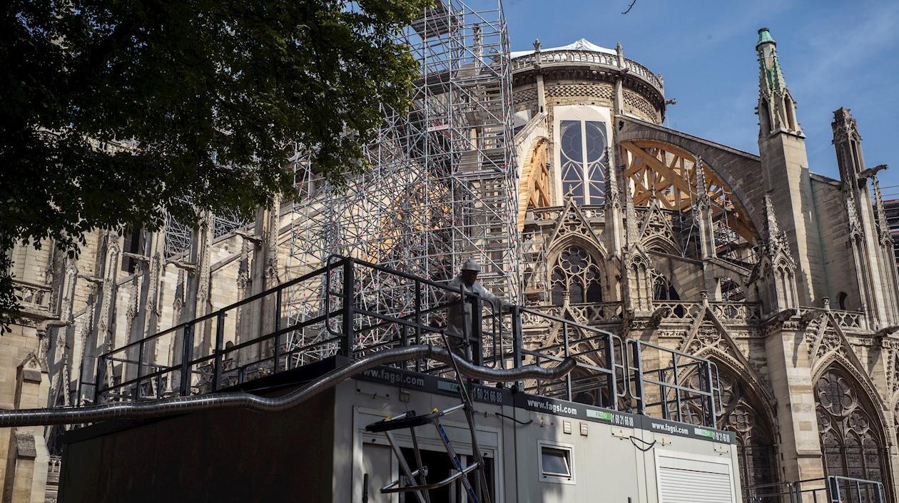 Notre Dame es reconstruida tras el incendio sufrido en abril.