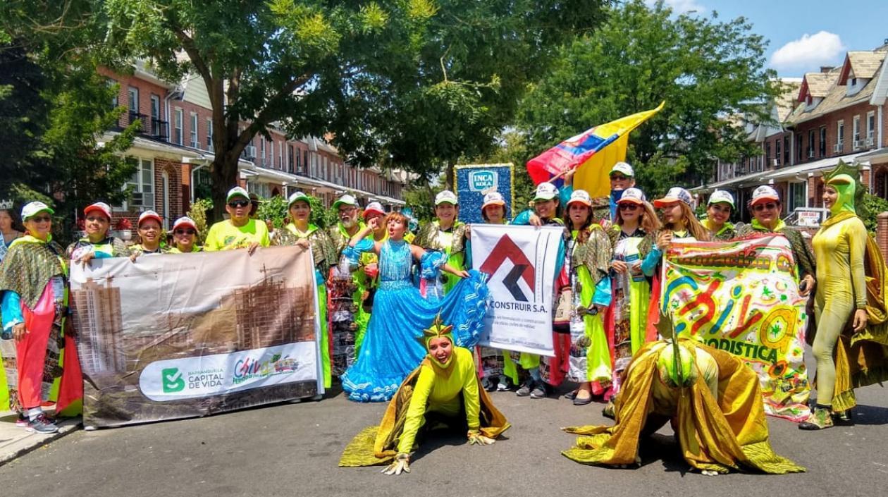 Comparsa 'La chiva periodística' en Desfile colombiano de New York.