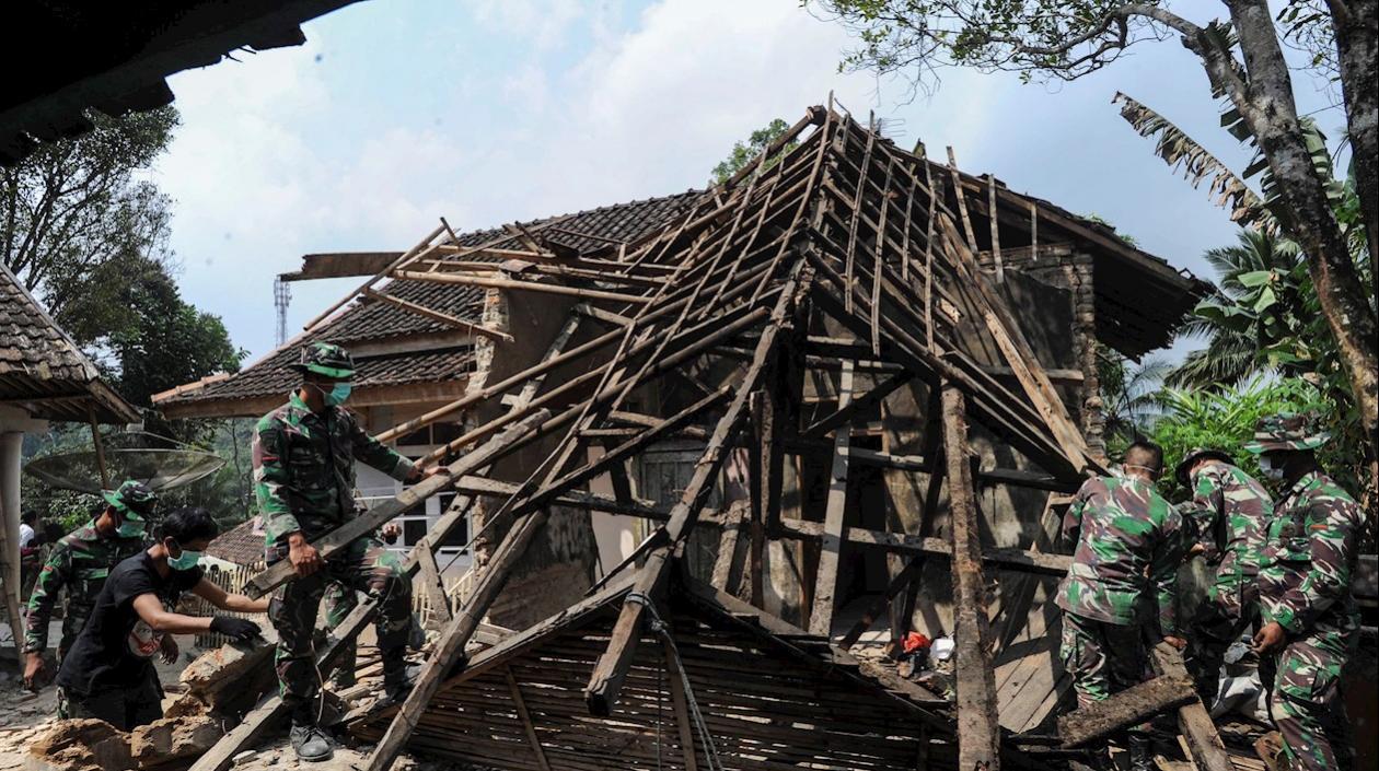 El terremoto causó daños estructurales en más de un centenar de viviendas y edificios.