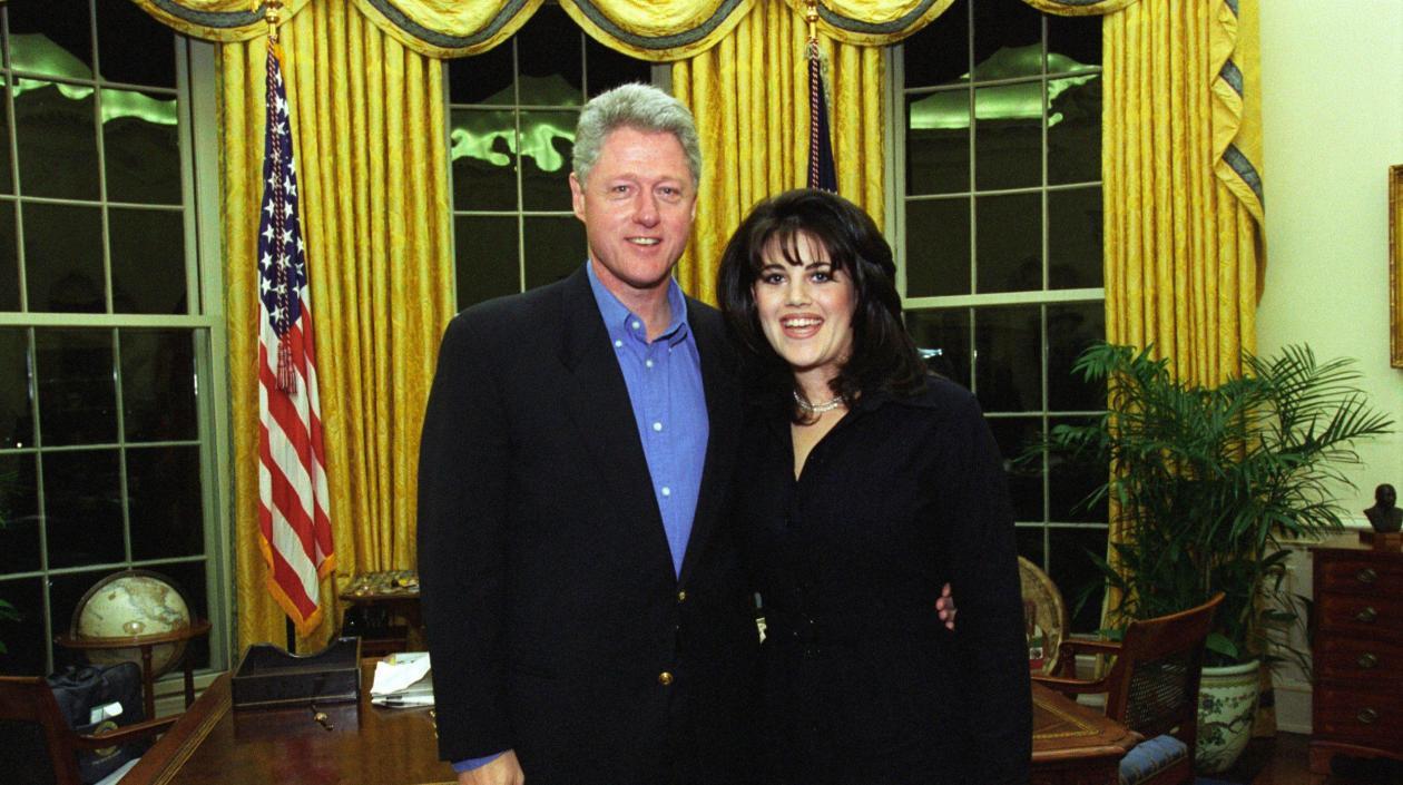 El entonces presidente de Estados Unidos Bill Clinton y Mónica Lewinsky en 1997.