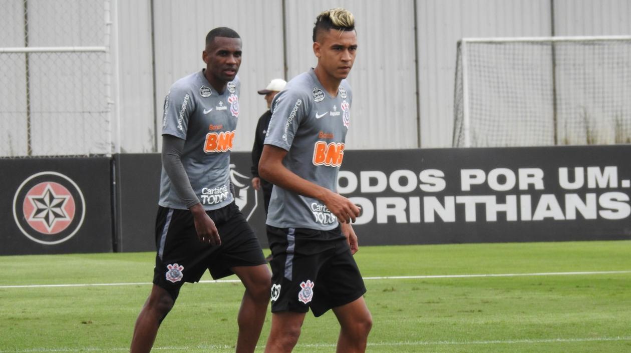 Víctor Cantillo entrena con el Corinthians. 