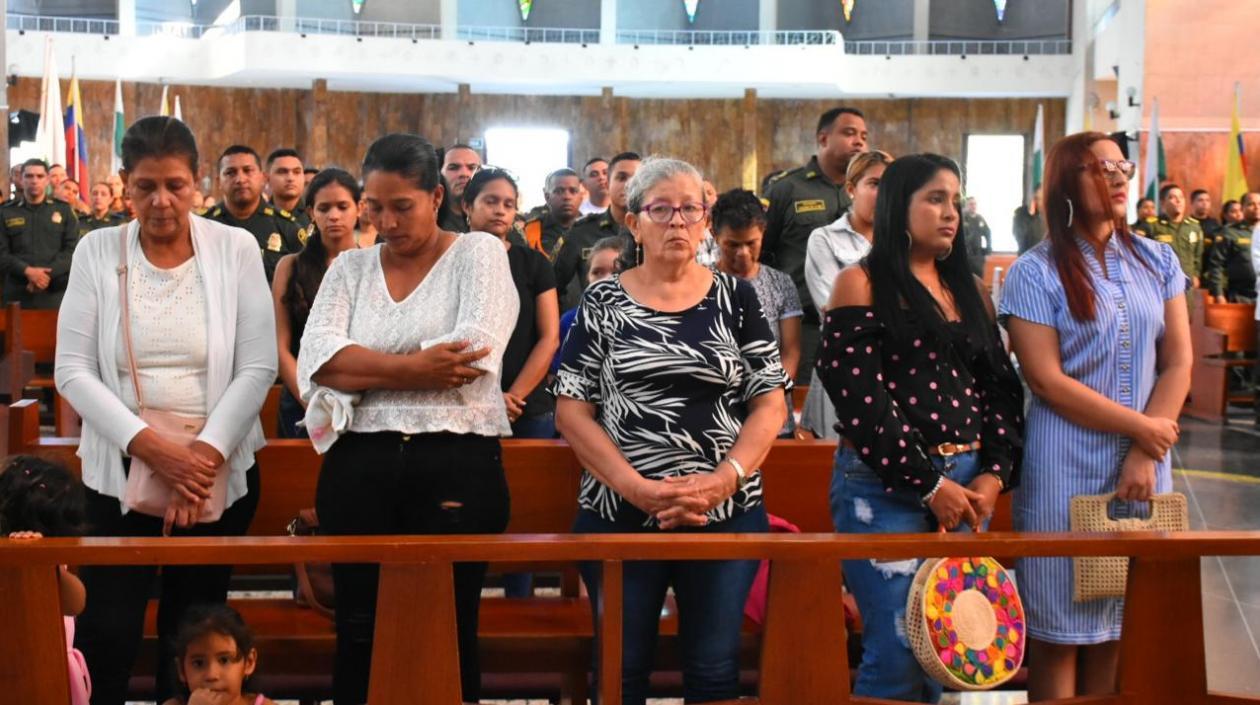 Familiares de policías muertos en atentado en San José