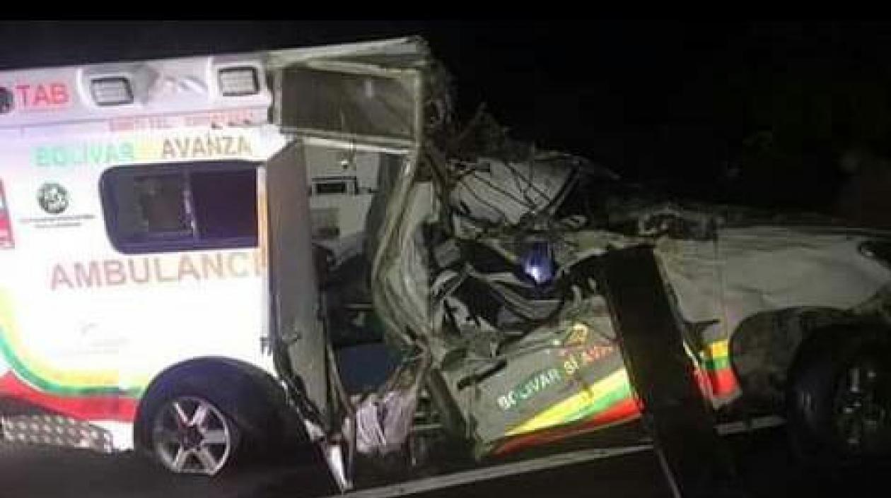 Así quedó la ambulancia tras el accidente. 