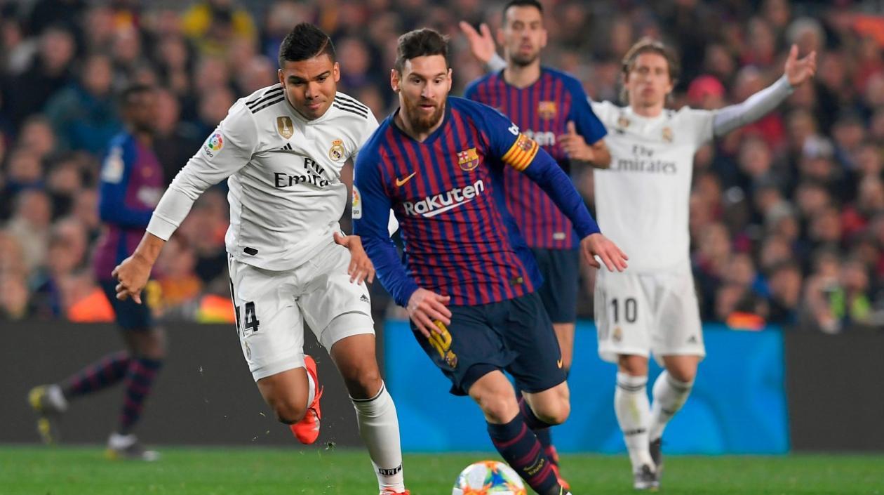Casemiro marca a Lionel Messi, en un duelo muy cerrado. 