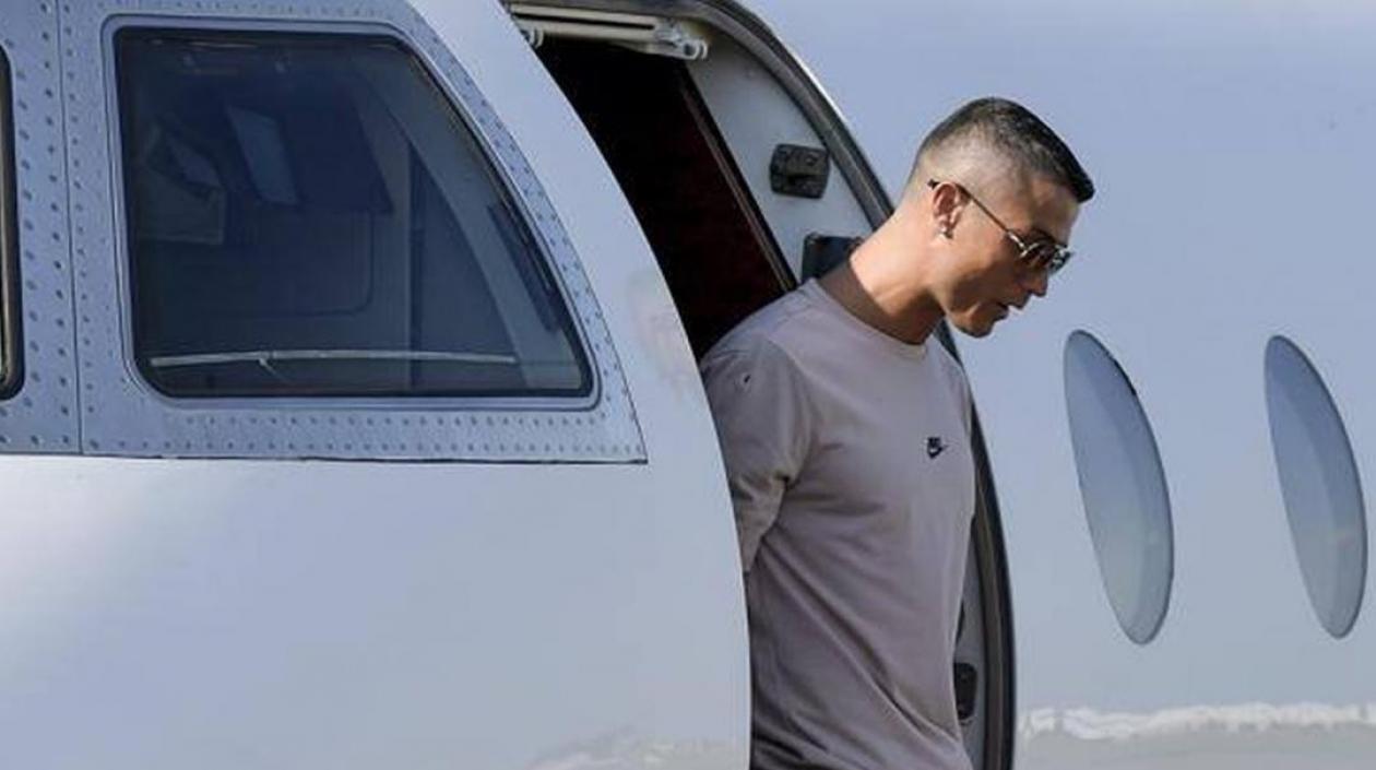 Cristiano Ronaldo viaja en un avión ambulancia.