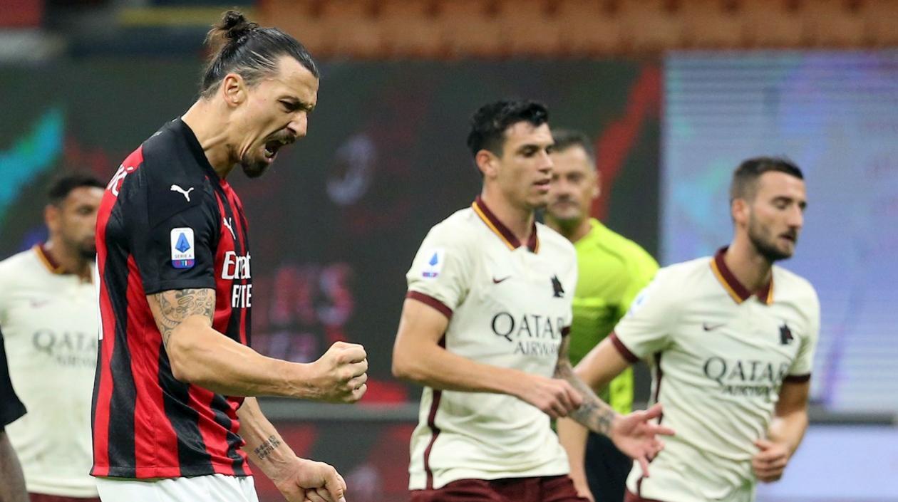 Zlatan Ibrahimovic, delantero del Milan, celebra su anotación. 