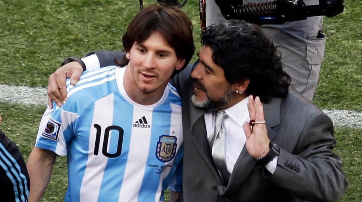 Lionel Messi y Diego Maradona, en su etapa como DT de Argentina. 