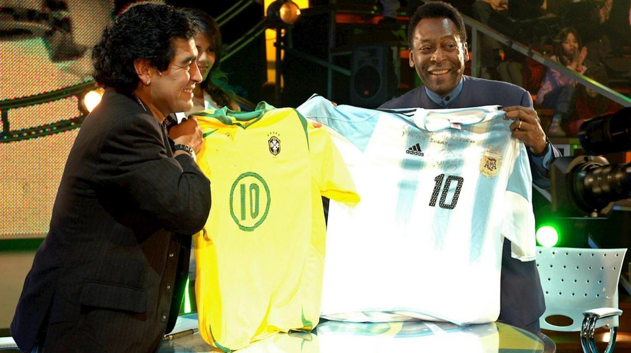 Diego Maradona y Pelé.