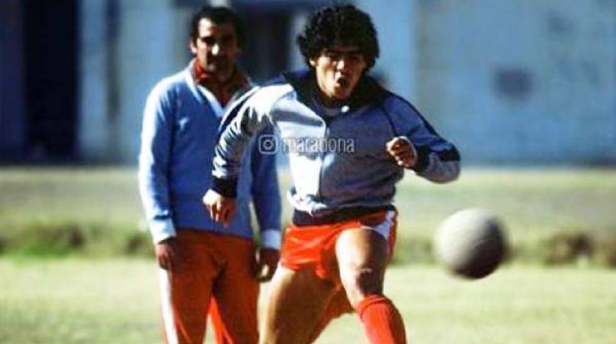 Miguel Ángel López y Diego Armando Maradona. 
