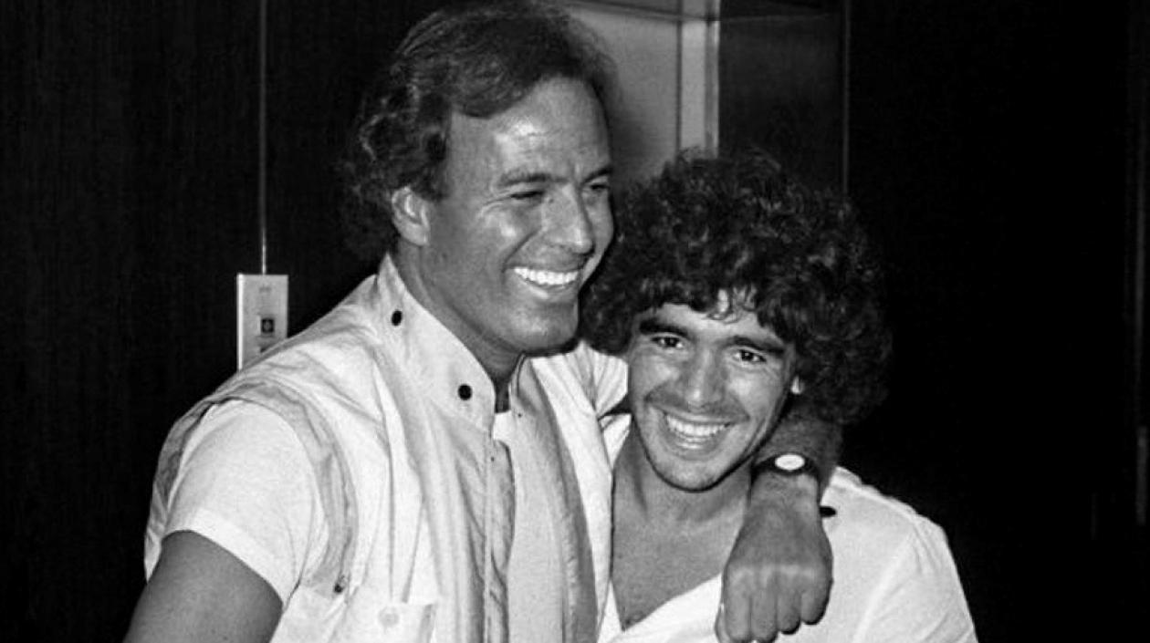 Julio Iglesias, cantante español y amigo de Diego Armando Maradona.