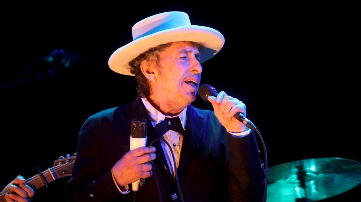 Bob Dylan, leyenda de la música rock y premio Nobel de Literatura, vendió los derechos de todo su catálogo musical, que engloba más de 60 años, a Universal Music Publishing Group (UMPG), anunció este lunes la empresa. 