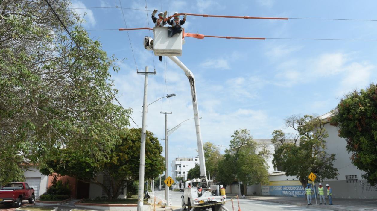 Interrupción del servicio por obras de mejora, poda técnica, reubicación de redes, cambio de redes, en varios sectores de Barranquilla.