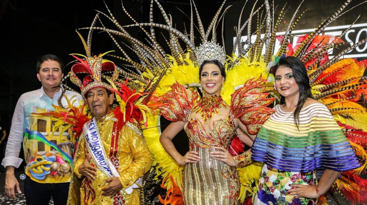Reina del Carnaval de Soledad junto al Alcalde, Rey Momo y primera gestora social del municipio.