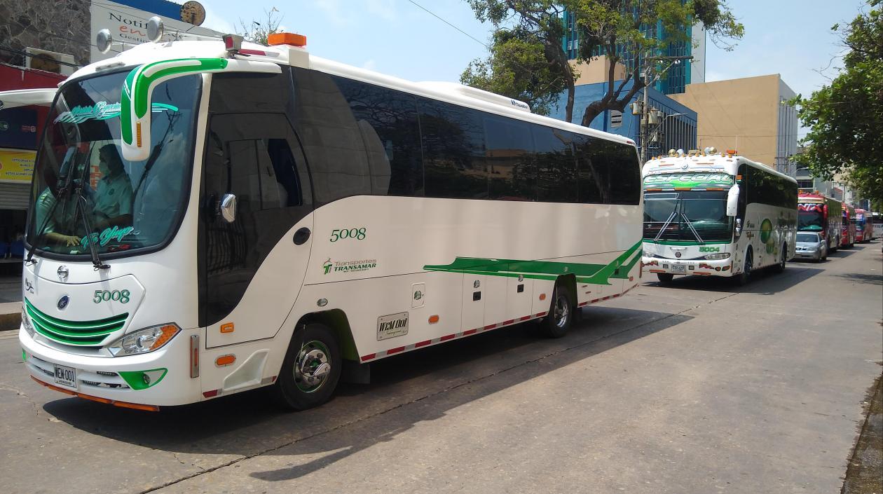 Buses Interdepartamentales en el centro de Barranquilla.