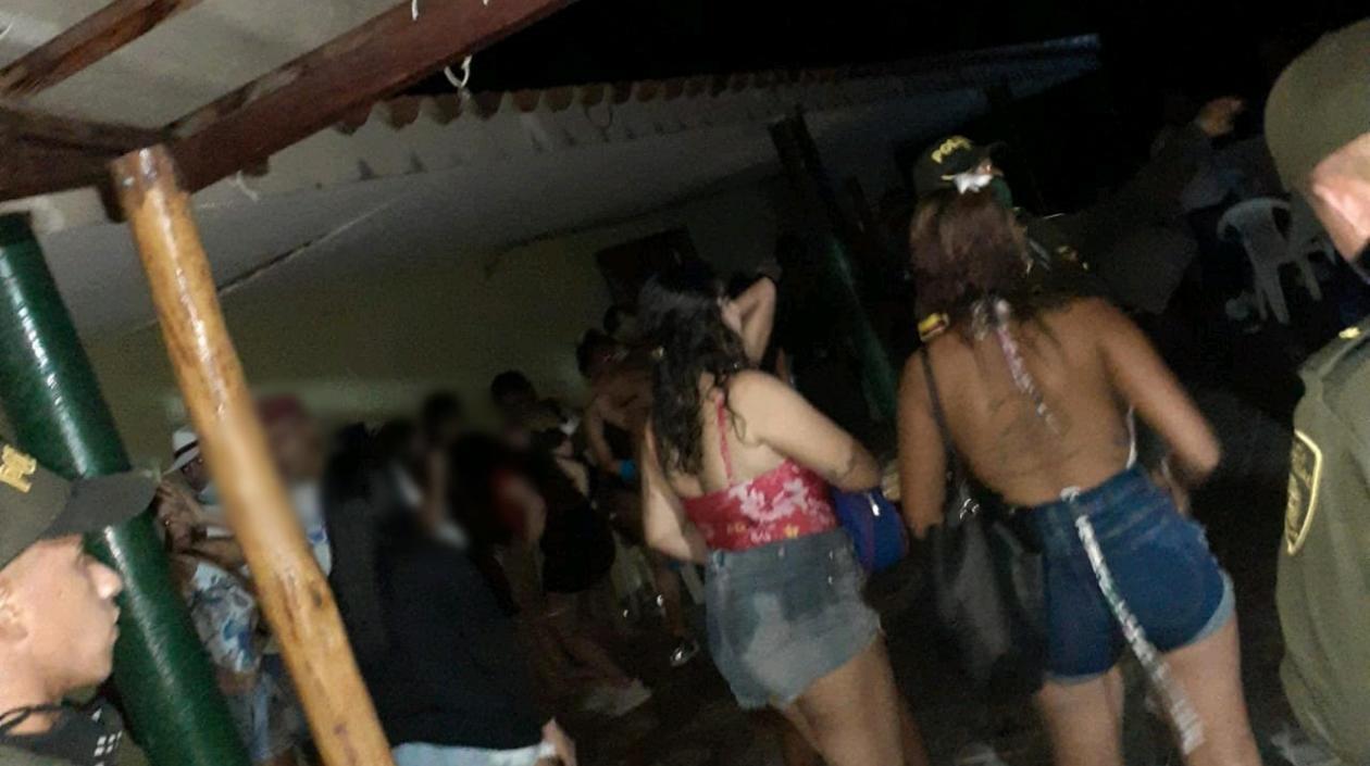 Rumba con más de 50 personas en cuarentena en Santa Marta.