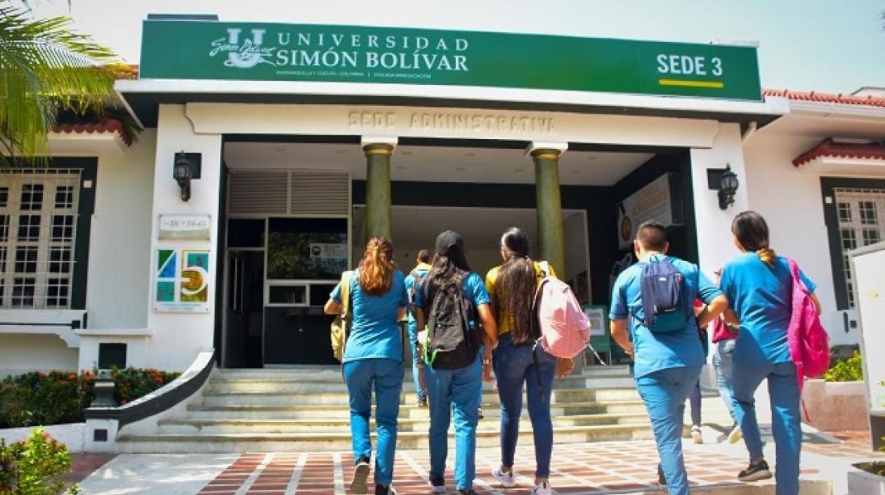 Fachada de sede de Universidad Simón Bolívar.