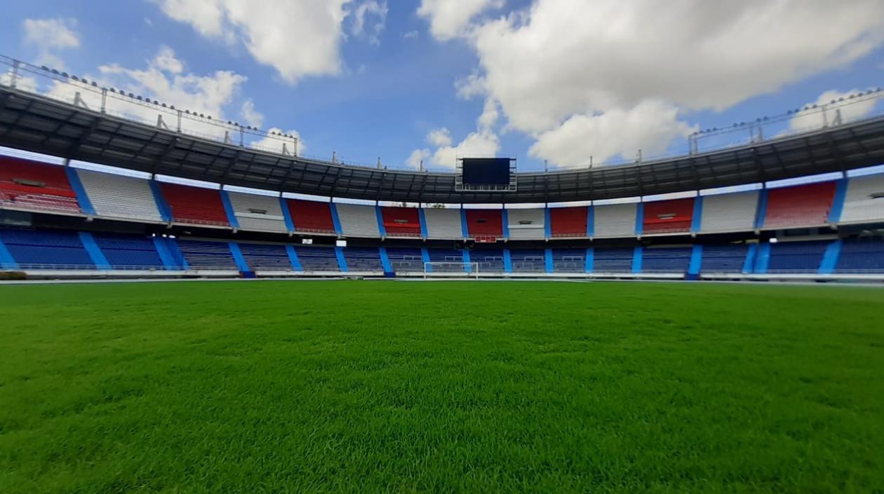 Panorama de la cancha del estadio Metropolitano de fútbol.